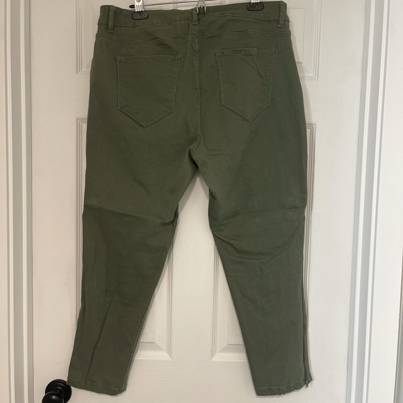 Army Green Jeans with Zipper Detail - Picture 2 of 3